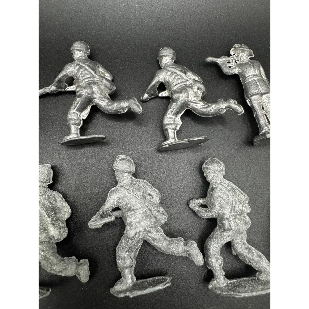 Lot Of 17 Vintage 1940 Metal Army Men -‎ 2